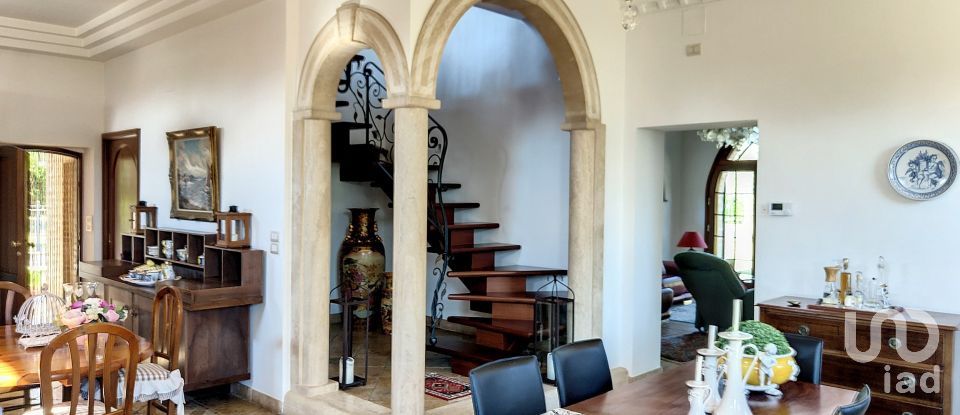 Casa indipendente 8 locali di 320 m² in Ascoli Piceno (63100)