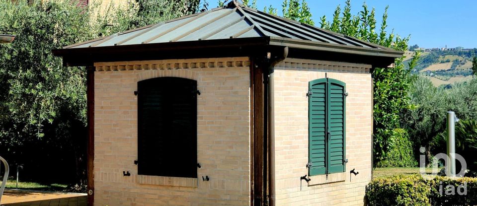 Casa indipendente 8 locali di 320 m² in Ascoli Piceno (63100)