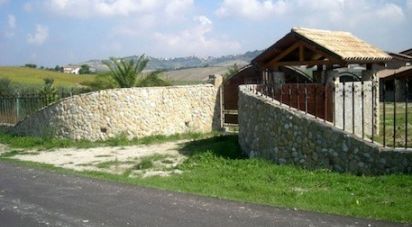 Casa indipendente 12 locali di 1.000 m² in Teramo (64100)