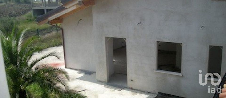 Casa indipendente 12 locali di 1.000 m² in Teramo (64100)