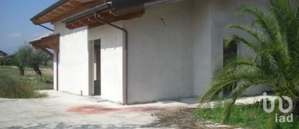 Casa indipendente 12 locali di 1.000 m² in Teramo (64100)