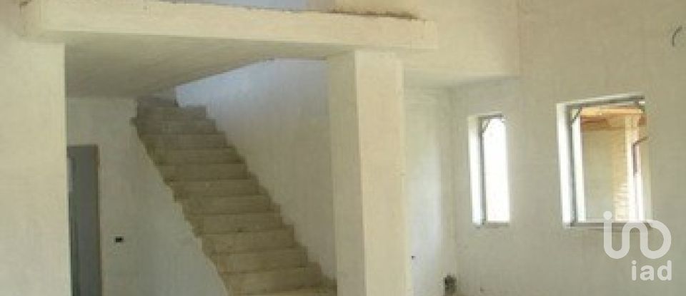Casa indipendente 12 locali di 1.000 m² in Teramo (64100)