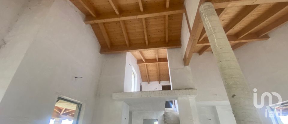 Casa indipendente 12 locali di 1.000 m² in Teramo (64100)