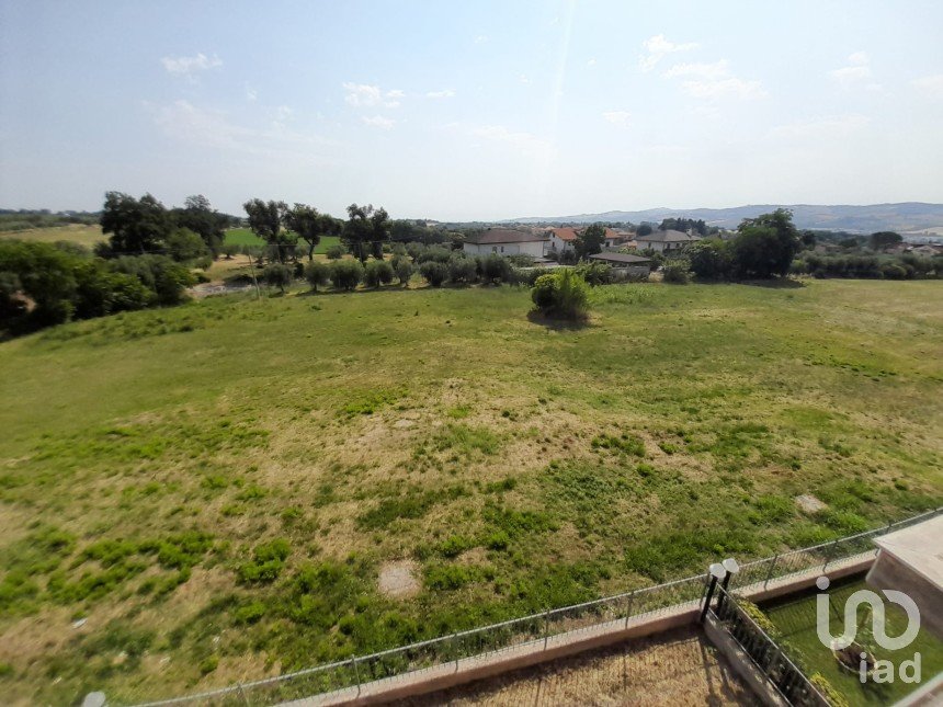 Terreno di 1.560 m² in Bellante (64020)