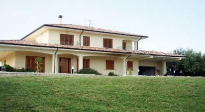 Casa indipendente / Villa 11 locali di 395 m² in Nereto (64015)