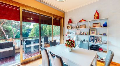 Appartamento 8 locali di 144 m² a Roma (00142)