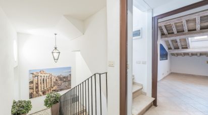 Loft 4 locali di 105 m² a Roma (00187)