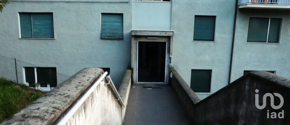 Four-room apartment of 80 m² in Genova (16152)