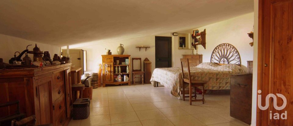 Farm 8 rooms of 220 m² in Fossato Serralta (88050)