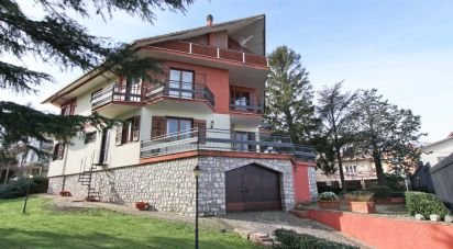 House 8 rooms of 650 m² in Valentano (01018)