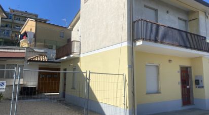 Casale 8 locali di 255 m² in Colonnella (64010)