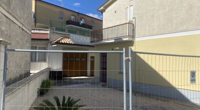 Casale 8 locali di 255 m² in Colonnella (64010)