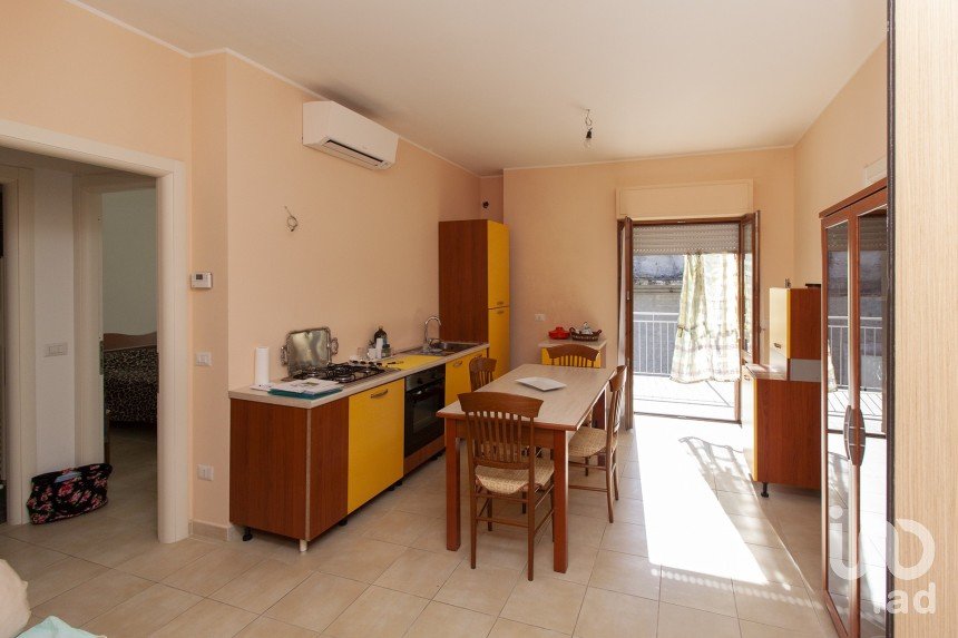 Apartment 5 rooms of 63 m² in Campli (64012)