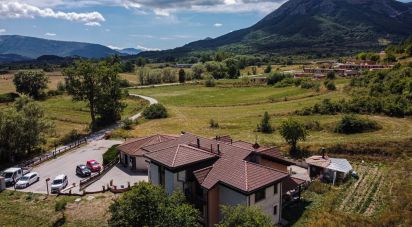 Hotel-ristorante di 1.350 m² in Rocca di Cambio (67047)