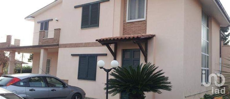 Villa Bifamiliare 20 locali di 420 m² in Colonnella (64010)