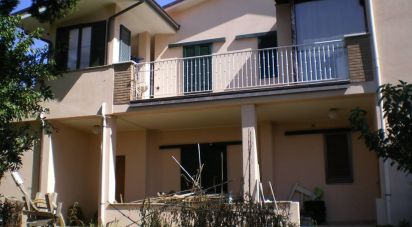 Villa Bifamiliare 20 locali di 420 m² in Colonnella (64010)