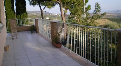 Villa Bifamiliare 20 locali di 420 m² in Colonnella (64010)