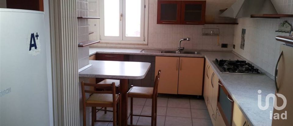 Villa Bifamiliare 20 locali di 420 m² in Colonnella (64010)