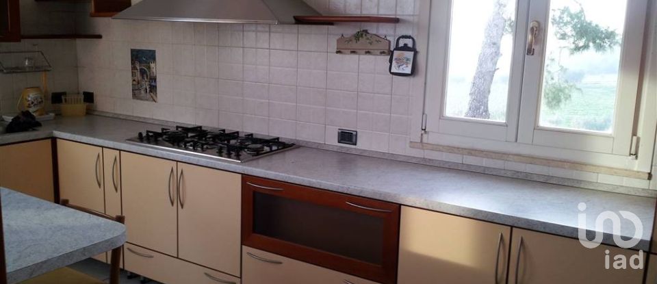 Villa Bifamiliare 20 locali di 420 m² in Colonnella (64010)