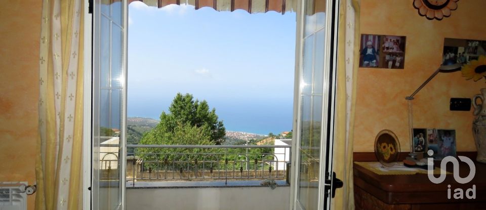 Villa a schiera 7 locali di 180 m² in Falerna (88042)