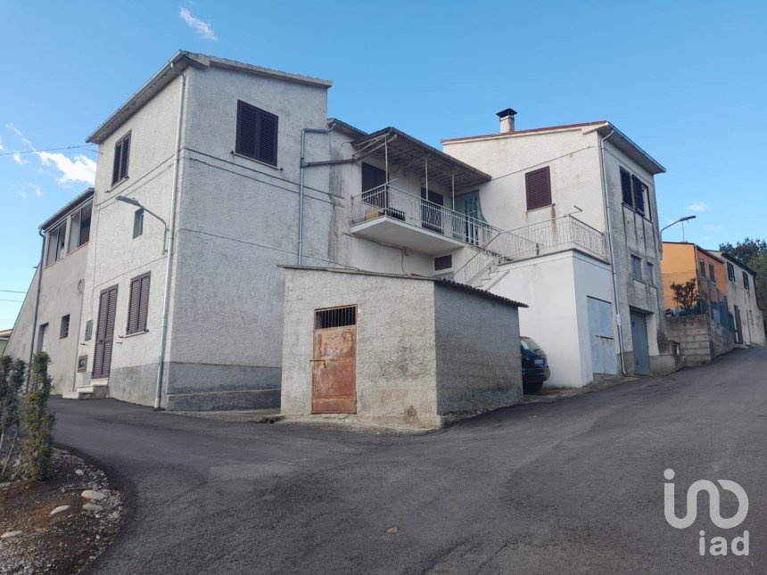 Casa 8 locali di 250 m² in Notaresco (64024)