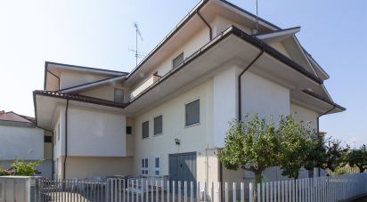 Traditional house 10 rooms of 300 sq m in Mosciano Sant'Angelo (64023)