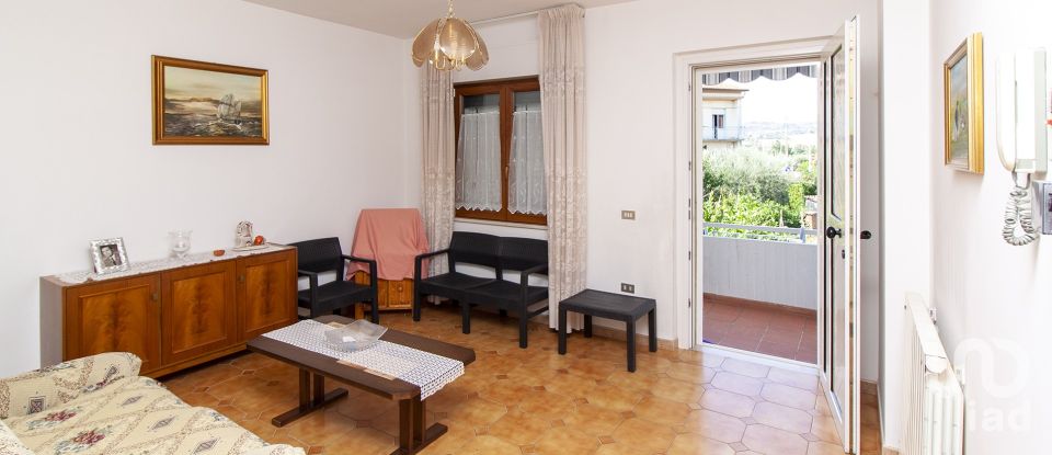 Villa a schiera 10 locali di 300 m² in Mosciano Sant'Angelo (64023)