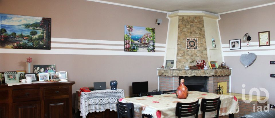 Villa Bifamiliare 13 locali di 300 m² in Stradella (27049)