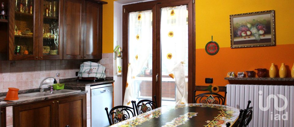 Villa Bifamiliare 13 locali di 300 m² in Stradella (27049)