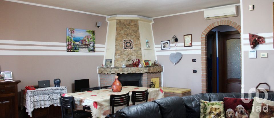 Villa Bifamiliare 13 locali di 300 m² in Stradella (27049)