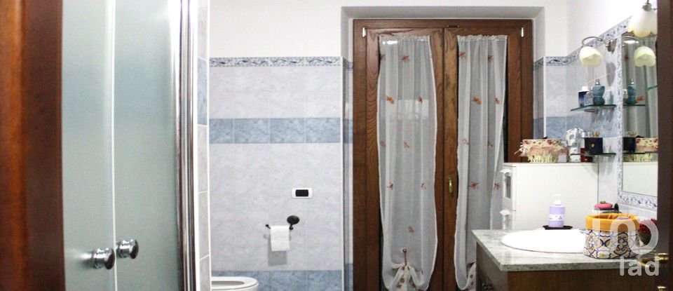 Villa Bifamiliare 13 locali di 300 m² in Stradella (27049)