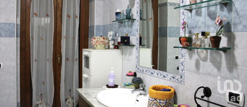 Villa Bifamiliare 13 locali di 300 m² in Stradella (27049)