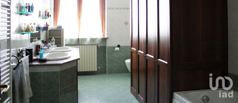 Villa Bifamiliare 13 locali di 300 m² in Stradella (27049)