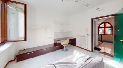 Two-room apartment of 50 m² in Genova (16158)