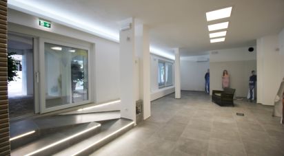 Negozio / locale commerciale di 85 m² in Arzachena (07021)