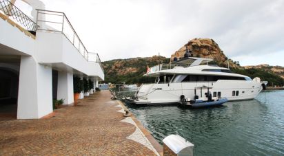 Negozio / locale commerciale di 85 m² in Arzachena (07021)