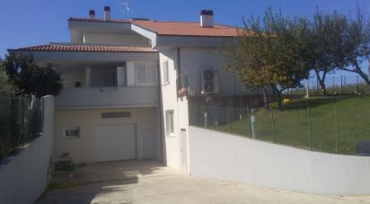 Villa Bifamiliare 23 locali di 800 m² in Roseto degli Abruzzi (64026)