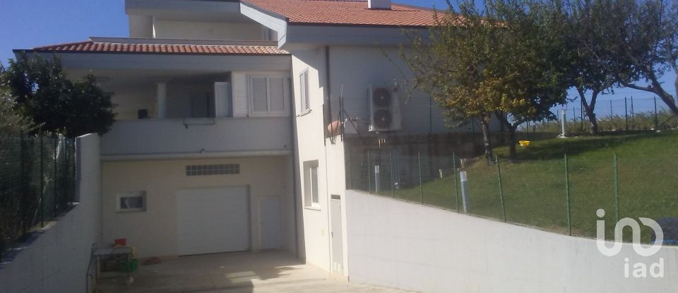 Villa Bifamiliare 23 locali di 800 m² in Roseto degli Abruzzi (64026)