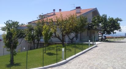 Villa Bifamiliare 23 locali di 800 m² in Roseto degli Abruzzi (64026)