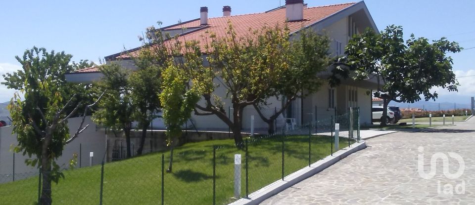 Villa Bifamiliare 23 locali di 800 m² in Roseto degli Abruzzi (64026)