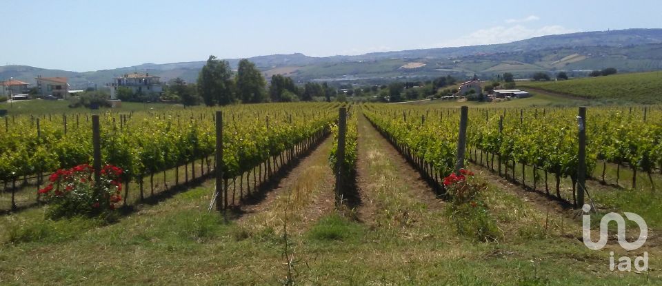 Villa Bifamiliare 23 locali di 800 m² in Roseto degli Abruzzi (64026)