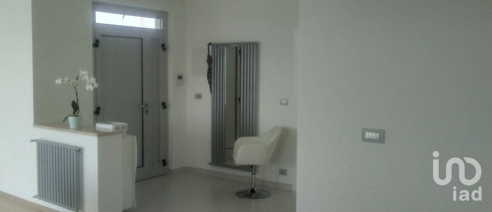 Villa Bifamiliare 23 locali di 800 m² in Roseto degli Abruzzi (64026)