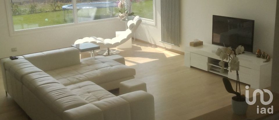 Villa Bifamiliare 23 locali di 800 m² in Roseto degli Abruzzi (64026)