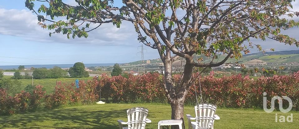 Villa Bifamiliare 23 locali di 800 m² in Roseto degli Abruzzi (64026)