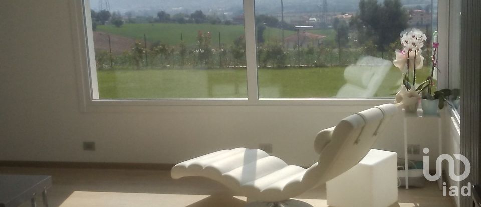 Villa Bifamiliare 23 locali di 800 m² in Roseto degli Abruzzi (64026)