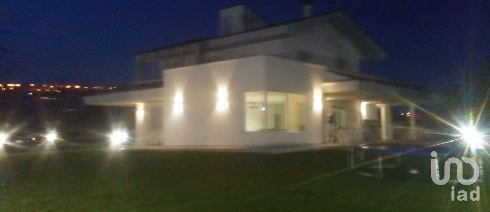Villa Bifamiliare 23 locali di 800 m² in Roseto degli Abruzzi (64026)