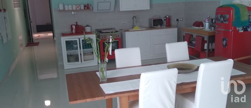 Villa Bifamiliare 23 locali di 800 m² in Roseto degli Abruzzi (64026)