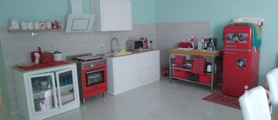 Villa Bifamiliare 23 locali di 800 m² in Roseto degli Abruzzi (64026)