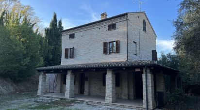 Casa indipendente / Villa 10 locali di 240 m² in - (63832)