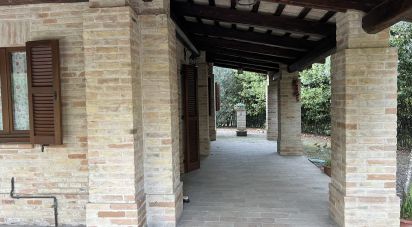 Casa indipendente / Villa 10 locali di 240 m² in - (63832)